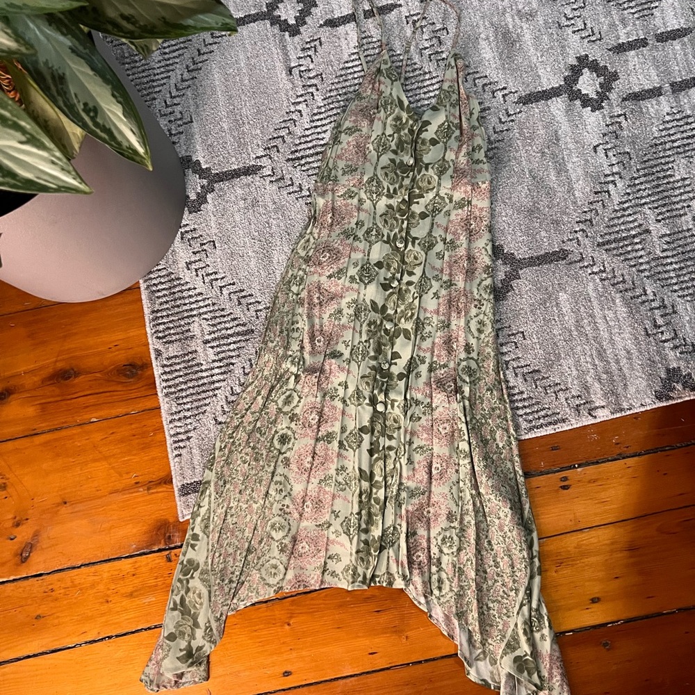 Bottom down spaghetti strap dress